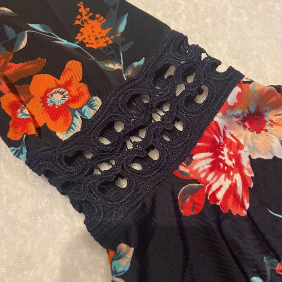 INSEPARABLE Floral Shirt Bell Sleeves Size M - Picture 4 of 12